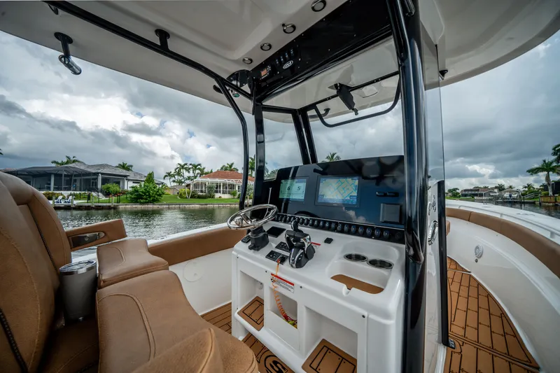 Slide: The Image of Sea Hunt Gamefish 30 Coffin Box 2022 - 28