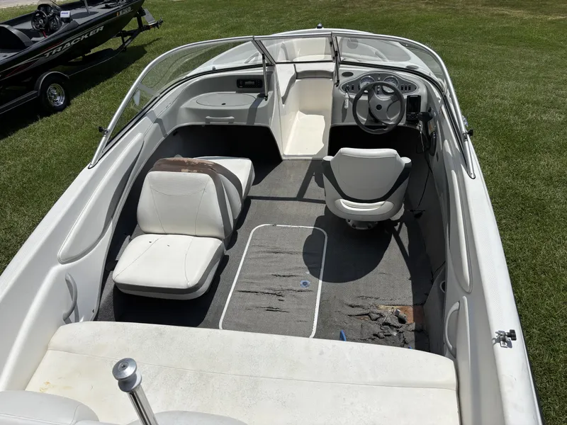 Slide: The Image of Bayliner 180 Bowrider 2011 - 11