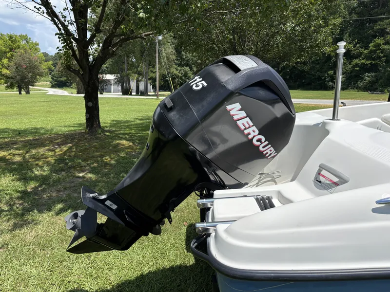 Slide: The Image of Bayliner 180 Bowrider 2011 - 4