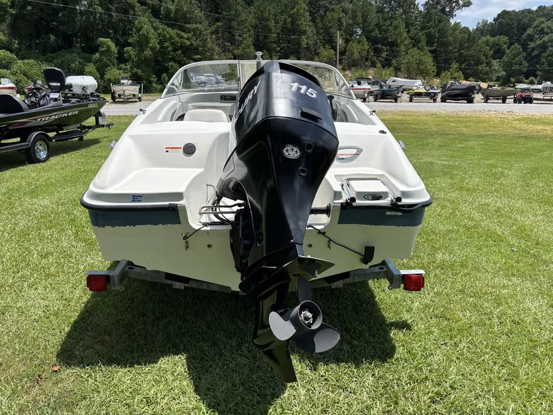 Slide: The Image of Bayliner 180 Bowrider 2011 - 5