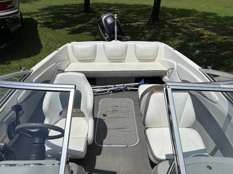 Slide: The Image of Bayliner 180 Bowrider 2011 - 7