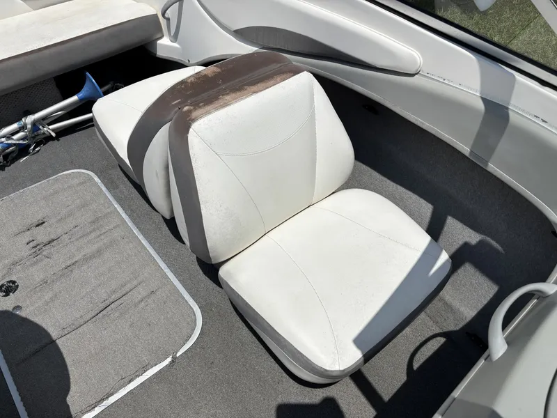 Slide: The Image of Bayliner 180 Bowrider 2011 - 9