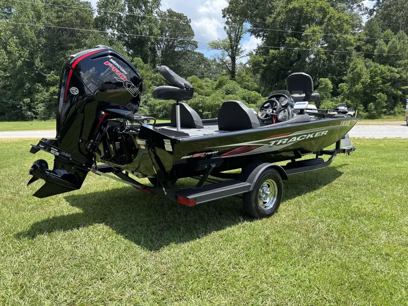 Slide: The Image of Tracker 190 TX 2023 - 3