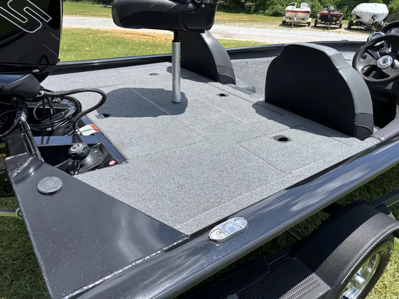 Slide: The Image of Tracker 190 TX 2023 - 7