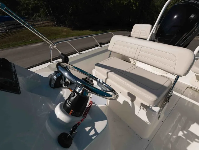 Slide: The Image of Boston Whaler 170 Montauk 2025 - 12