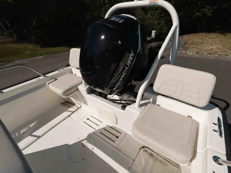 Slide: The Image of Boston Whaler 170 Montauk 2025 - 13