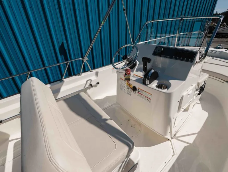 Slide: The Image of Boston Whaler 170 Montauk 2025 - 6