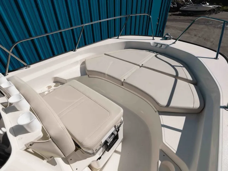 Slide: The Image of Boston Whaler 170 Montauk 2025 - 8