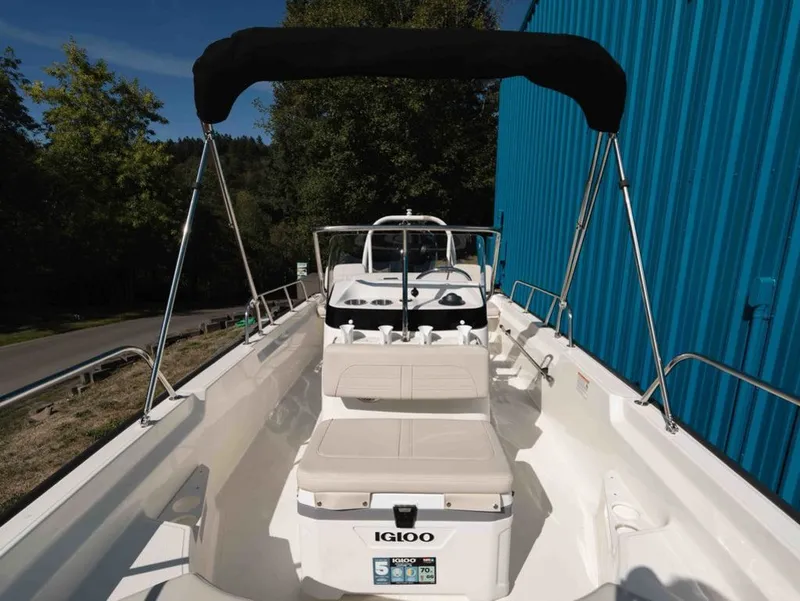 Slide: The Image of Boston Whaler 170 Montauk 2025 - 9