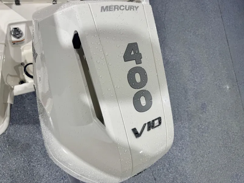 Slide: The Image of Mercury 400 V10 engine on 2024 Boston Whaler 250 Dauntless, wet with water droplets. - 23