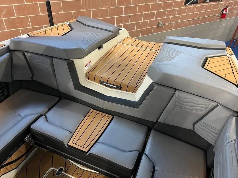 Slide: The Image of Nautique Super Air Nautique G23 2026 - 15