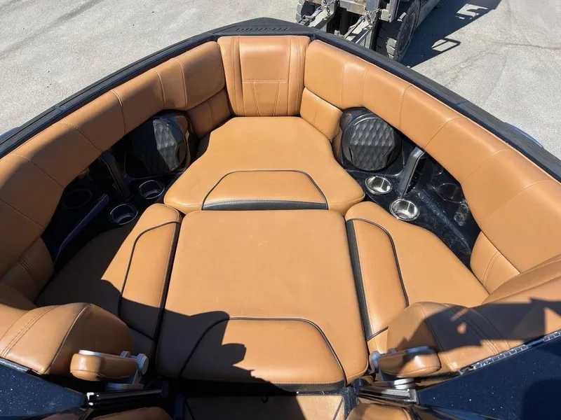 Slide: The Image of Malibu Wakesetter 23 LSV 2022 - 13