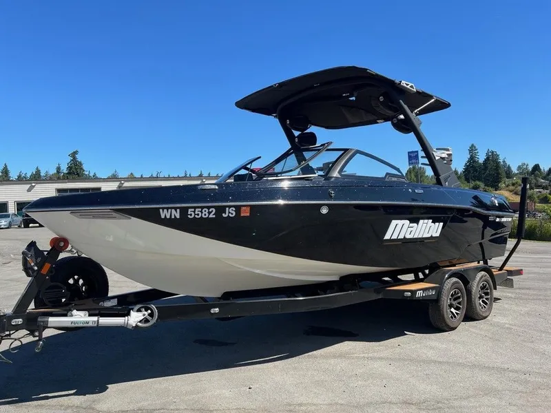 Slide: The Image of Malibu Wakesetter 23 LSV 2022 - 2