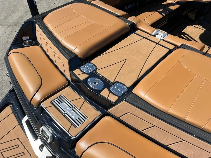 Slide: The Image of Malibu Wakesetter 23 LSV 2022 - 7