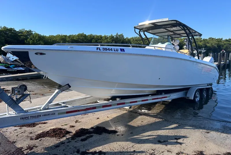 The Image of 2002 Baja 340 Islander Outboard boat cruising near city skyline. - 0