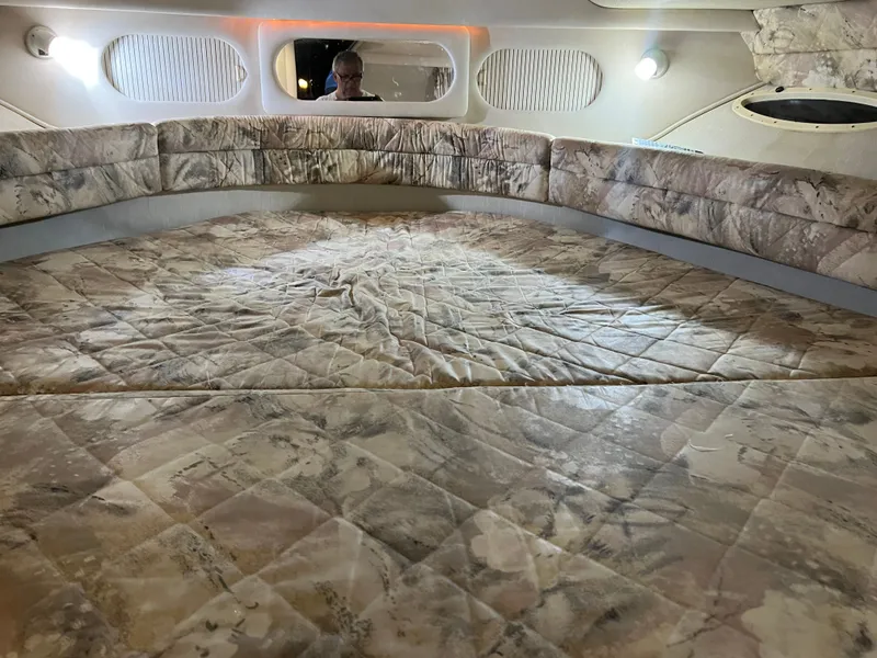 Slide: The Image of Sea Ray Sundancer 330 1995 - 16