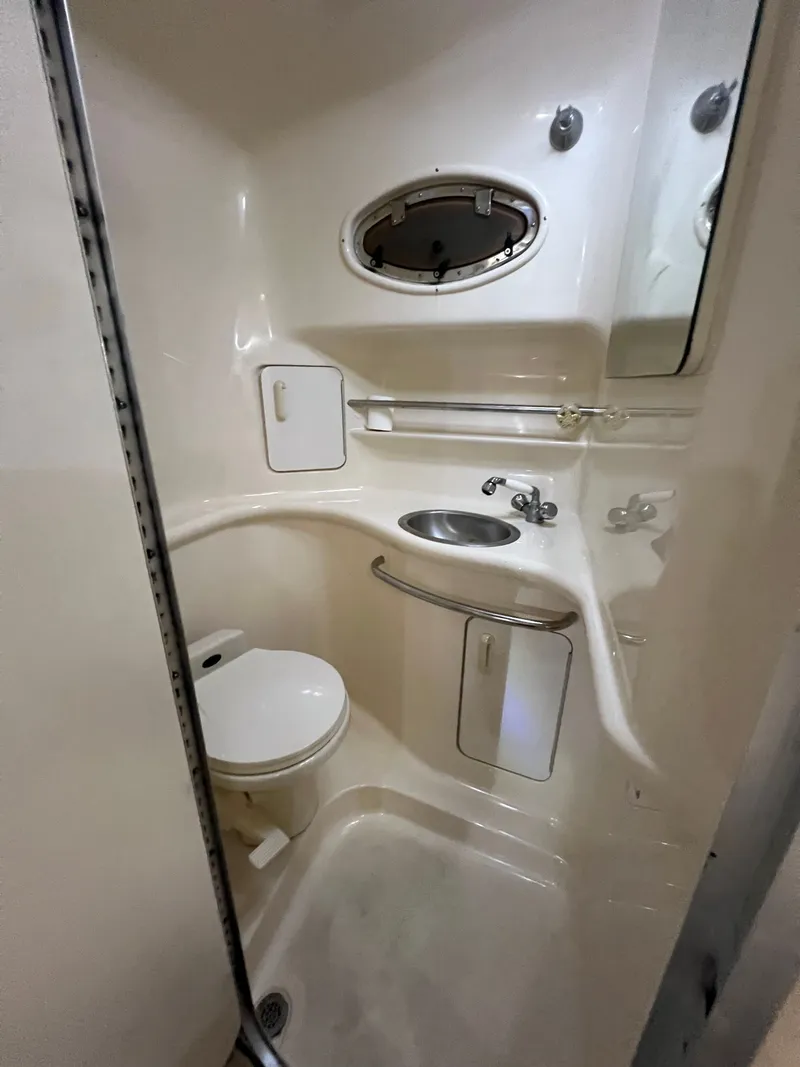 Slide: The Image of Sea Ray Sundancer 330 1995 - 22