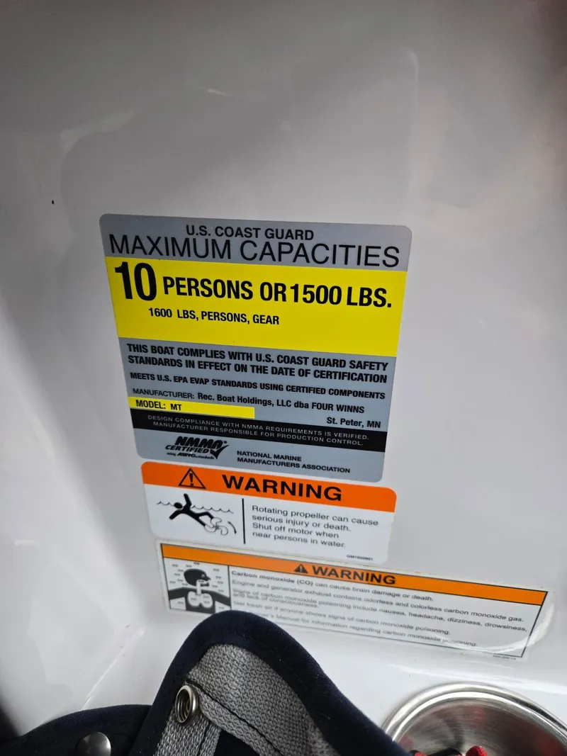 Slide: The Image of Four Winns 210 2016 - 10