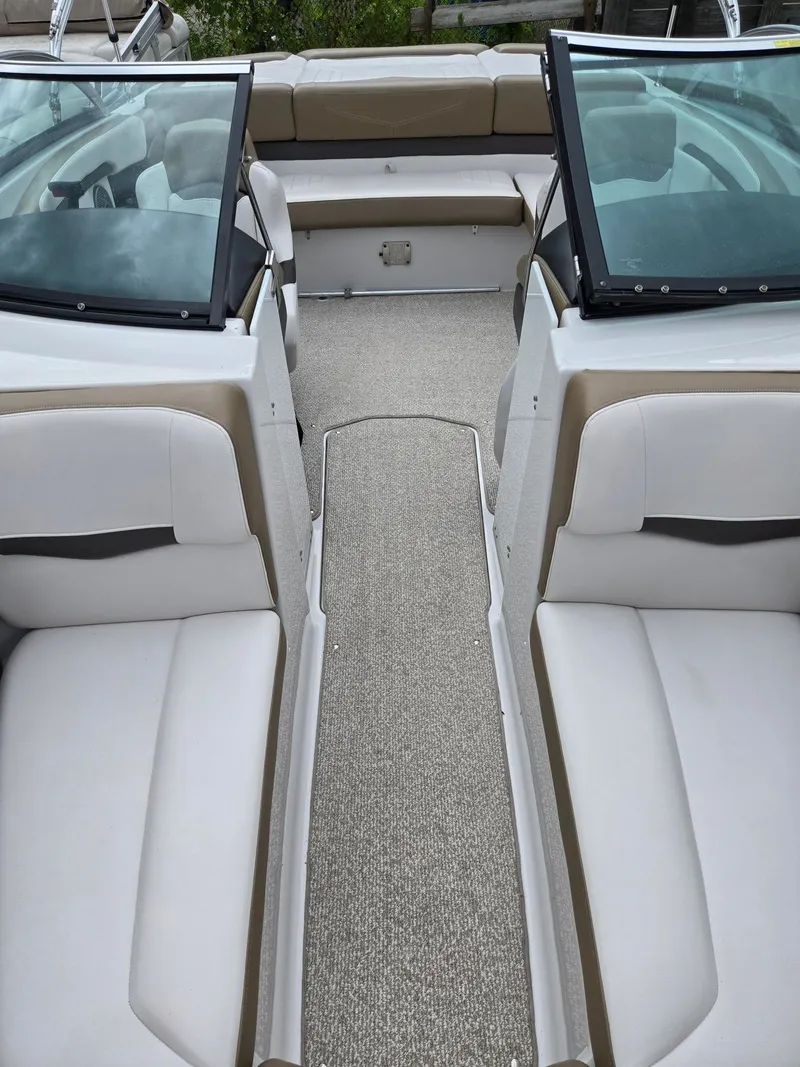 Slide: The Image of Four Winns 210 2016 - 15