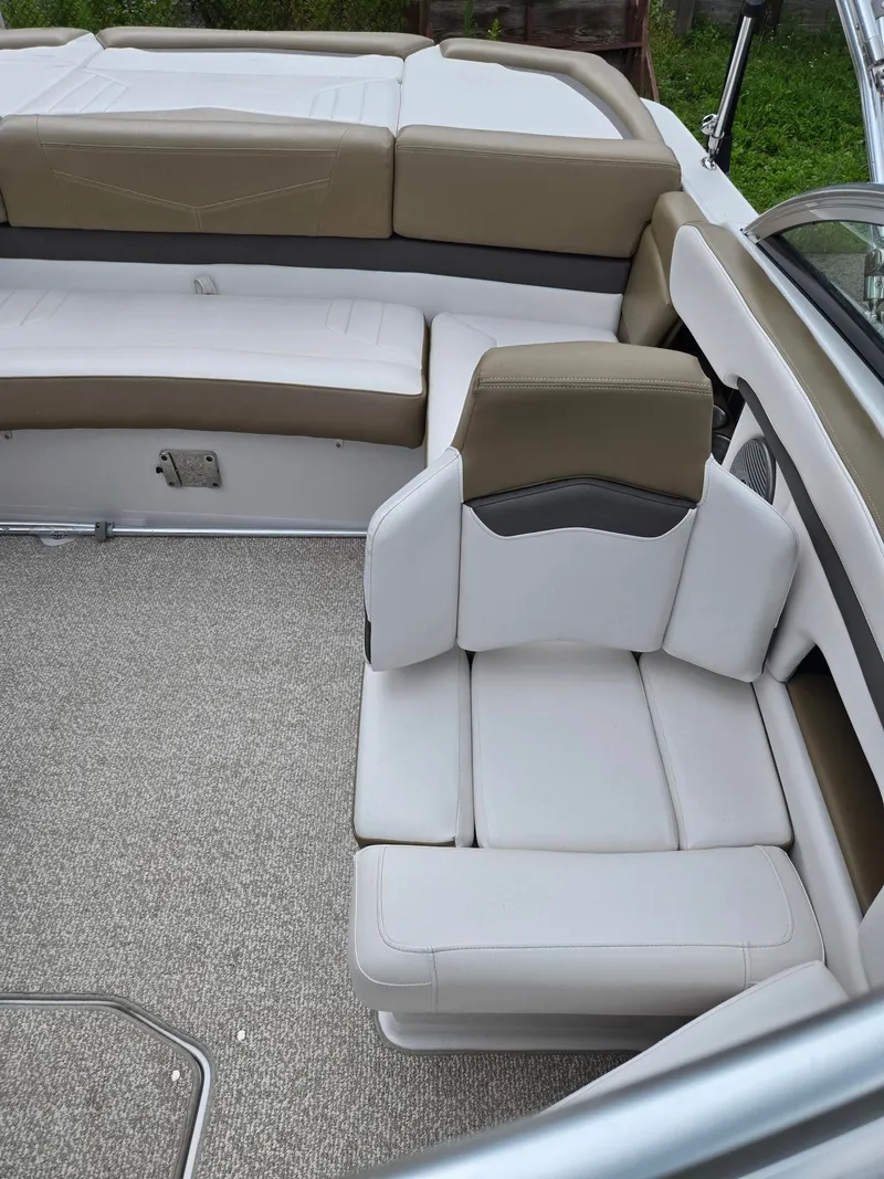 Slide: The Image of Four Winns 210 2016 - 19