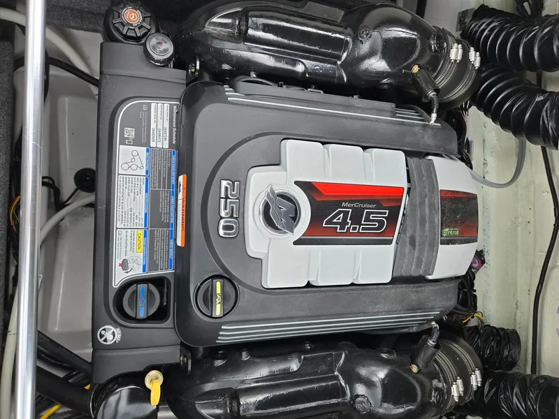 Slide: The Image of Four Winns 210 2016 - 23