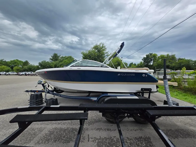 Slide: The Image of Four Winns 210 2016 - 3