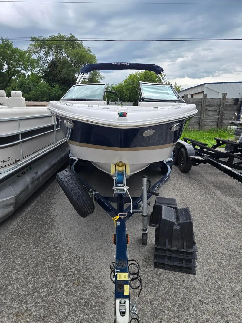 Slide: The Image of Four Winns 210 2016 - 4