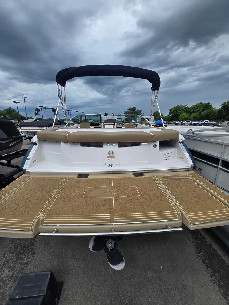 Slide: The Image of Four Winns 210 2016 - 5