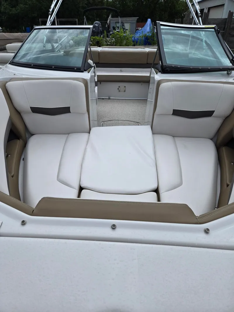 Slide: The Image of Four Winns 210 2016 - 7