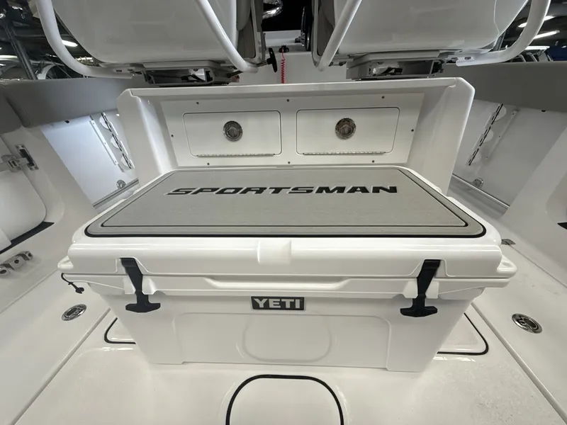 Slide: The Image of Sportsman Heritage 261 Center Console 2026 - 11