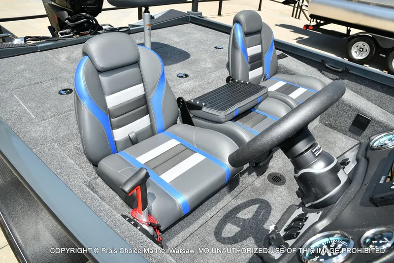 Slide: The Image of Ranger RT188 w/115HP Mercury Pro-XS 2026 - 29