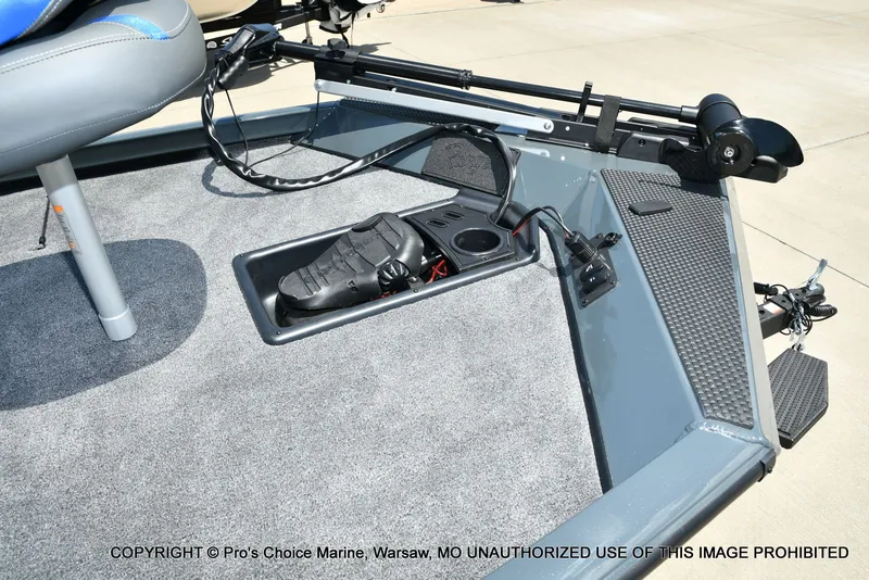 Slide: The Image of Ranger RT188 w/115HP Mercury Pro-XS 2026 - 7