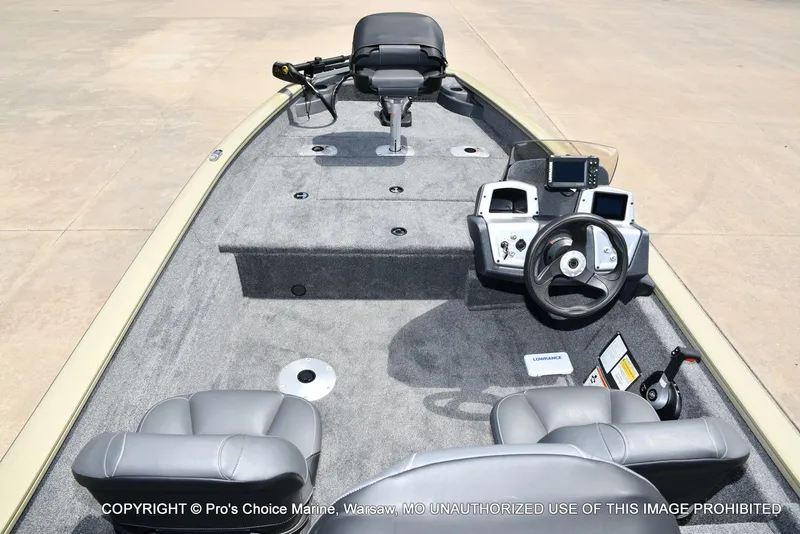 Slide: The Image of Tracker Pro Team 175 Crappie Edition 2026 - 10