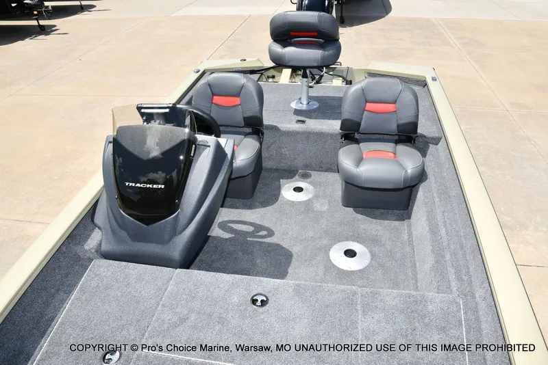 Slide: The Image of Tracker Pro Team 175 Crappie Edition 2026 - 12