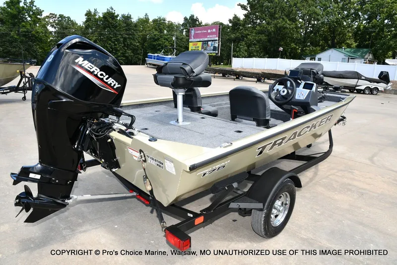 Slide: The Image of Tracker Pro Team 175 Crappie Edition 2026 - 17