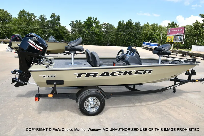 Slide: The Image of Tracker Pro Team 175 Crappie Edition 2026 - 18