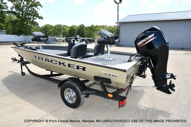Slide: The Image of Tracker Pro Team 175 Crappie Edition 2026 - 21