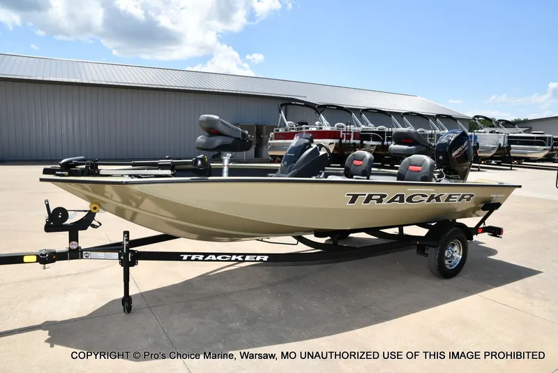 Slide: The Image of Tracker Pro Team 175 Crappie Edition 2026 - 23