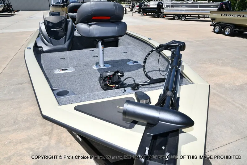 Slide: The Image of Tracker Pro Team 175 Crappie Edition 2026 - 27