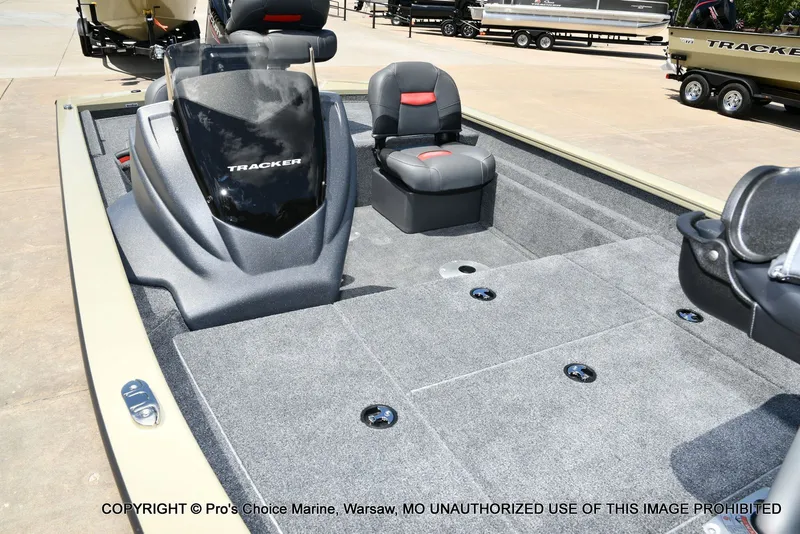 Slide: The Image of Tracker Pro Team 175 Crappie Edition 2026 - 29