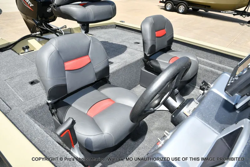 Slide: The Image of Tracker Pro Team 175 Crappie Edition 2026 - 30