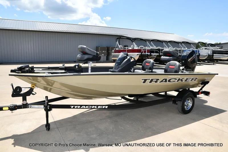 Slide: The Image of Tracker Pro Team 175 Crappie Edition 2026 - 76
