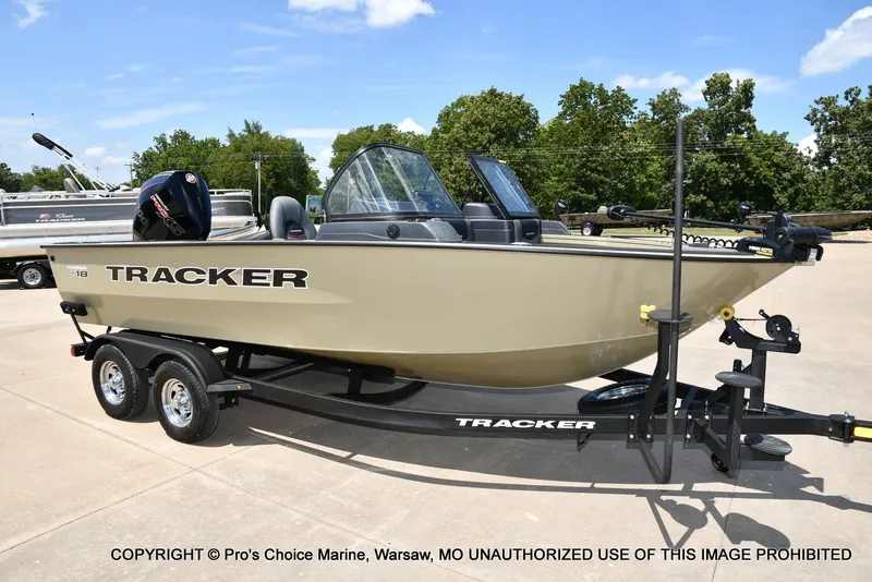 The Image of Tracker Targa V-18 WT 2026 - 1