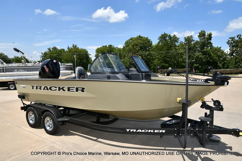 Slide: The Image of Tracker Targa V-18 WT 2026 - 100