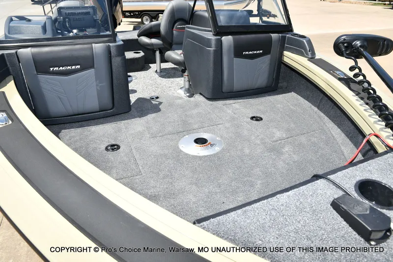 Slide: The Image of Tracker Targa V-18 WT 2026 - 26