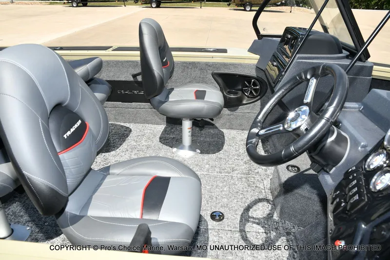 Slide: The Image of Tracker Targa V-18 WT 2026 - 28