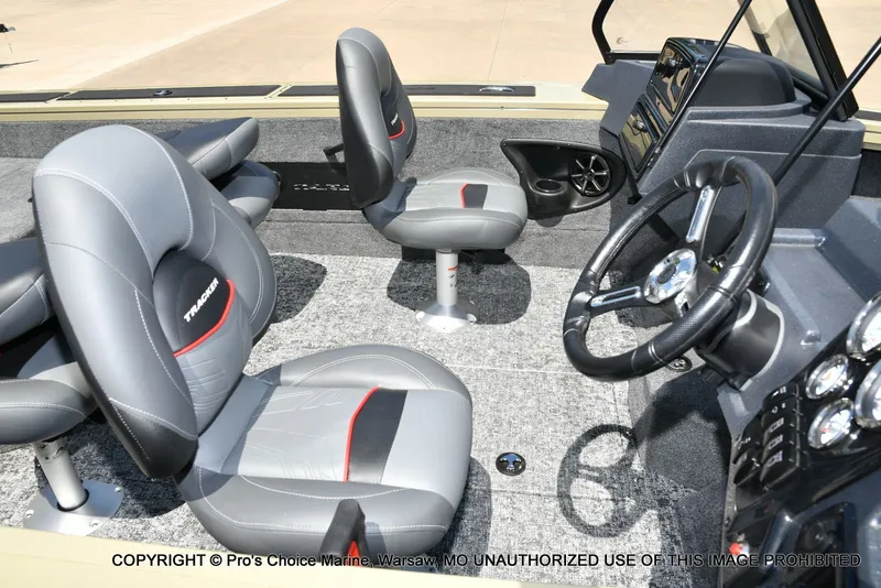 Slide: The Image of Tracker Targa V-18 WT 2026 - 29