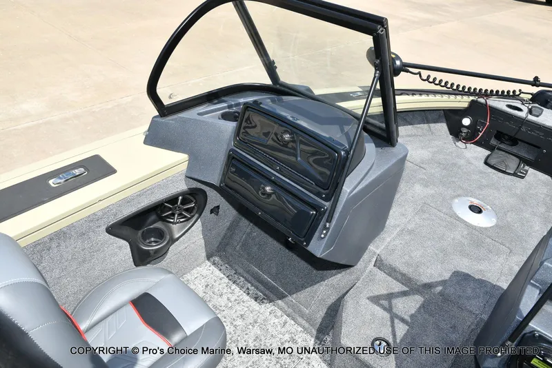Slide: The Image of Tracker Targa V-18 WT 2026 - 40