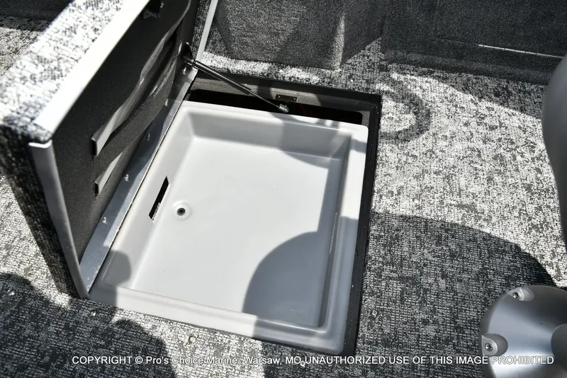 Slide: The Image of Tracker Targa V-18 WT 2026 - 48