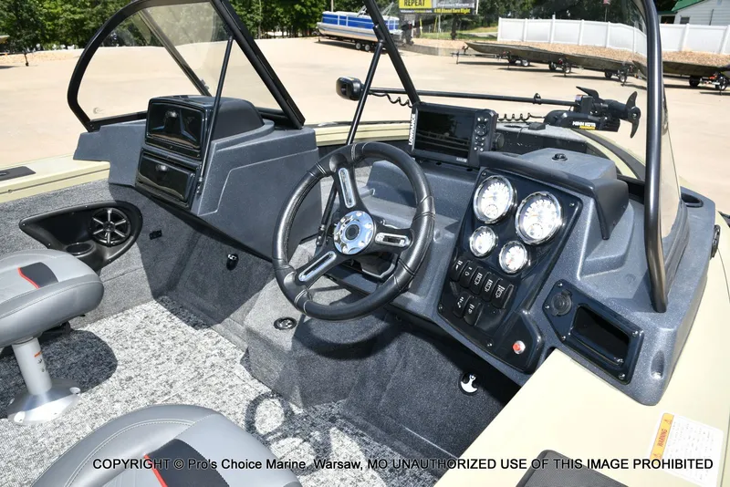 Slide: The Image of Tracker Targa V-18 WT 2026 - 5